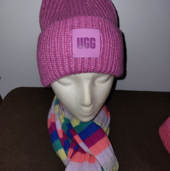 UGG HAT - Picture 1 of 1